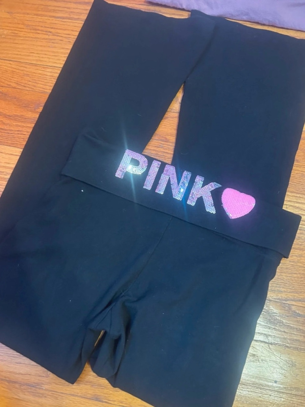 PINK Victoria's Secret Black Logo Waistband Leggings with Pink Heart